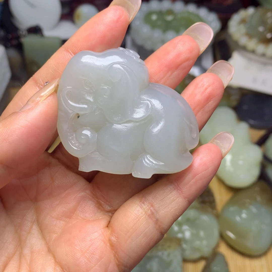 和田玉未镶嵌把件