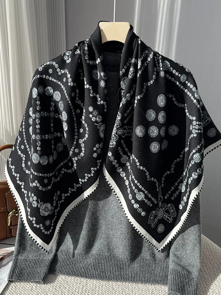 85尺寸桑蚕丝羊毛方巾披肩保暖网红围巾双面异色手工卷边珠宝黑白