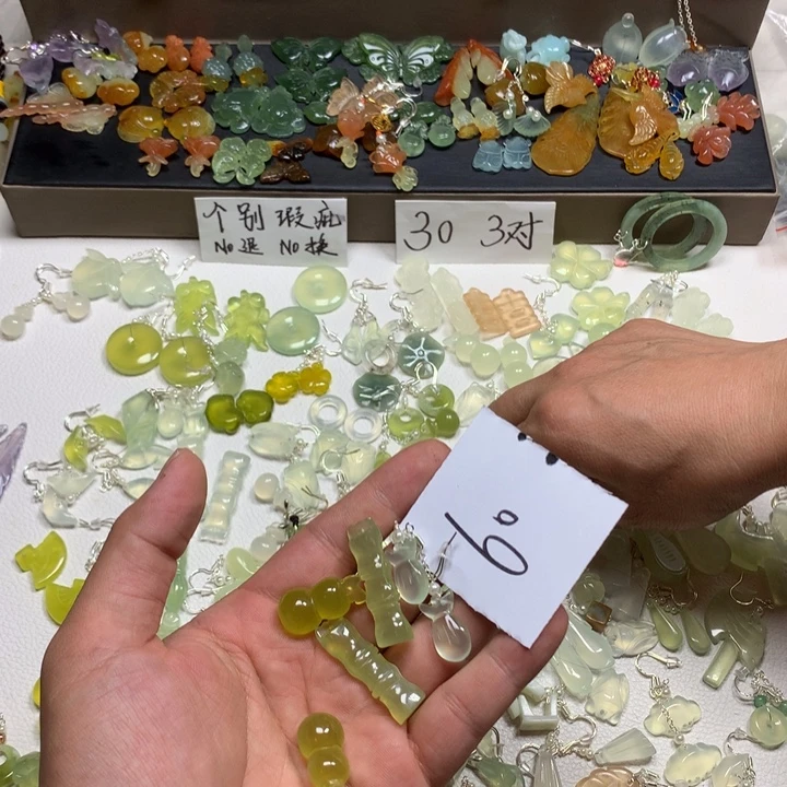 幸***百合金蛇纹石玉耳钉