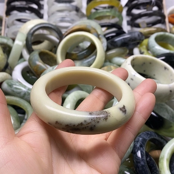 蛇纹石玉未镶嵌手镯