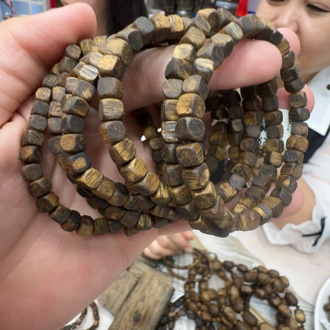 沉香沉香碎屑乌身老料 99 沉方珠 5mm 多样性发一