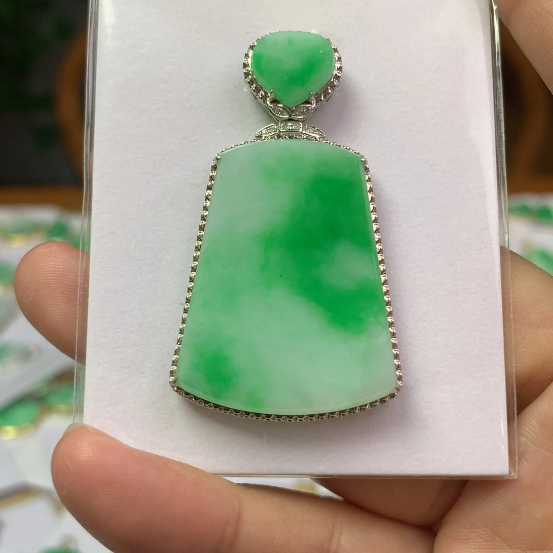 翡翠18K金镶嵌颈饰翡翠首饰