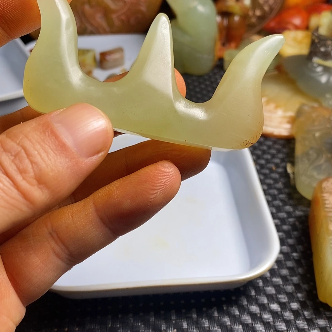 岫岩老玉（透闪石质玉）未镶嵌珠宝奇石