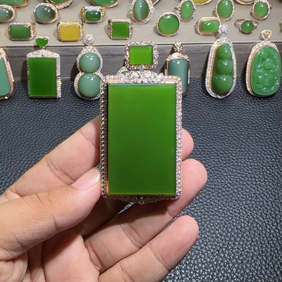 18K金镶嵌和田玉（碧玉）挂件?*