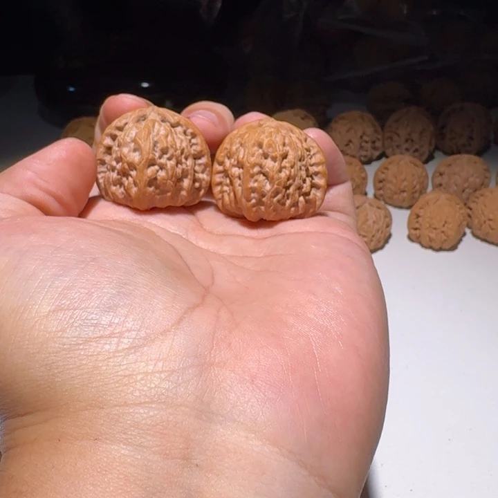 阔***文玩核桃吊坠白狮子