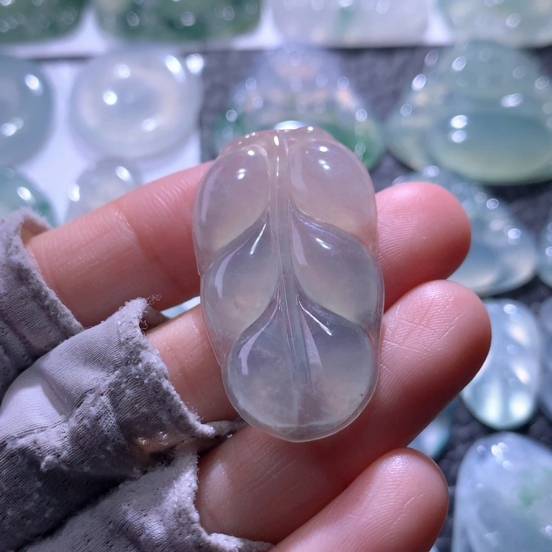 翡翠未镶嵌颈饰叶子