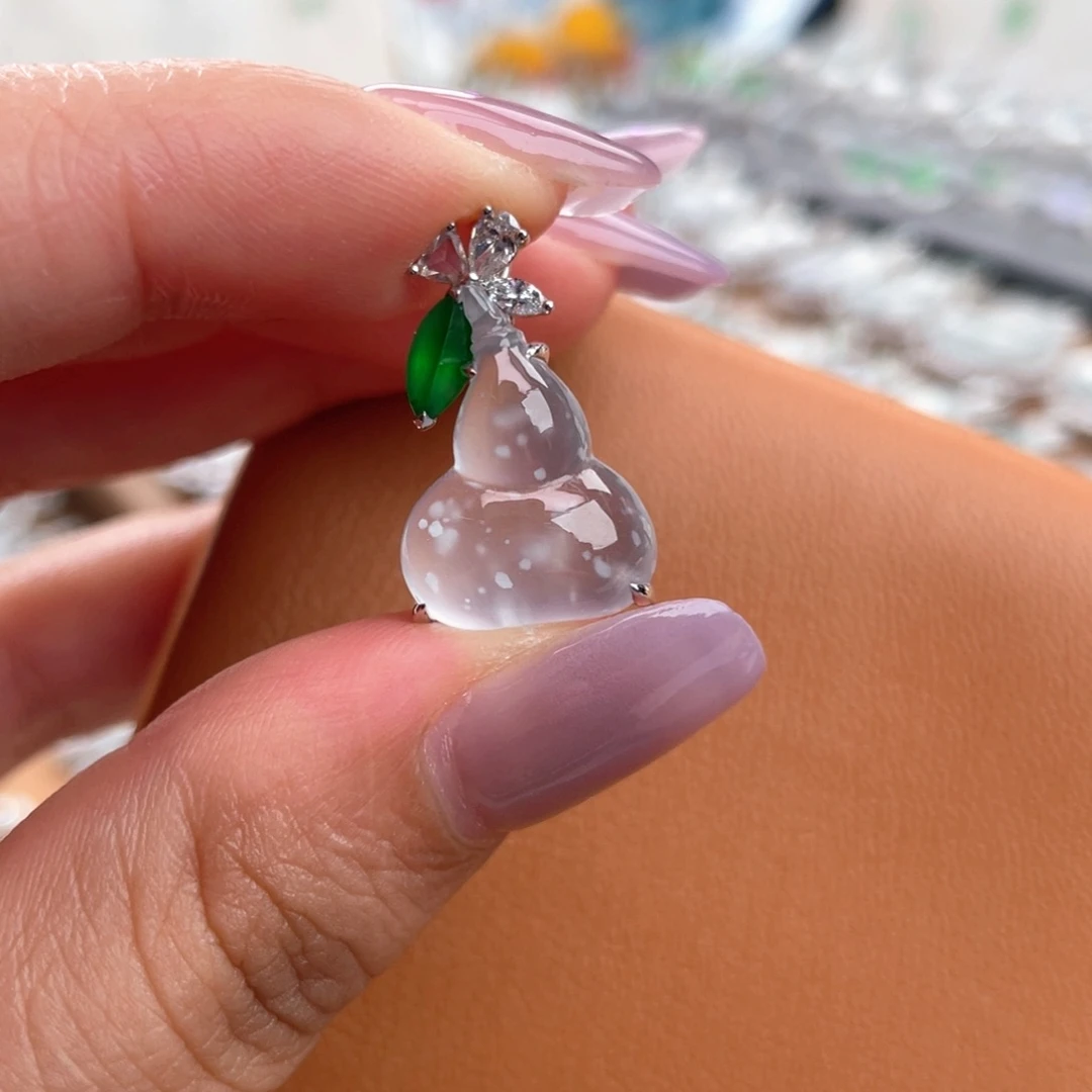 翡翠18K金镶嵌颈饰葫芦
