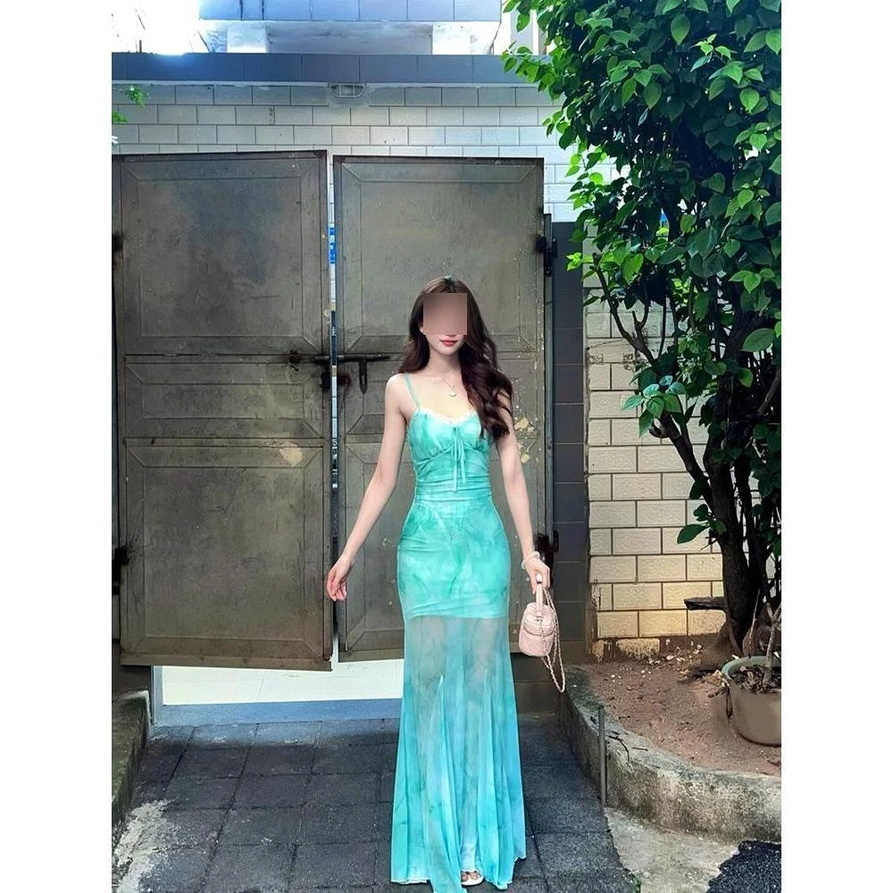 浅绿色蝴蝶印花网纱吊带连衣裙女夏季海边度假纯欲鱼尾包臀长裙子