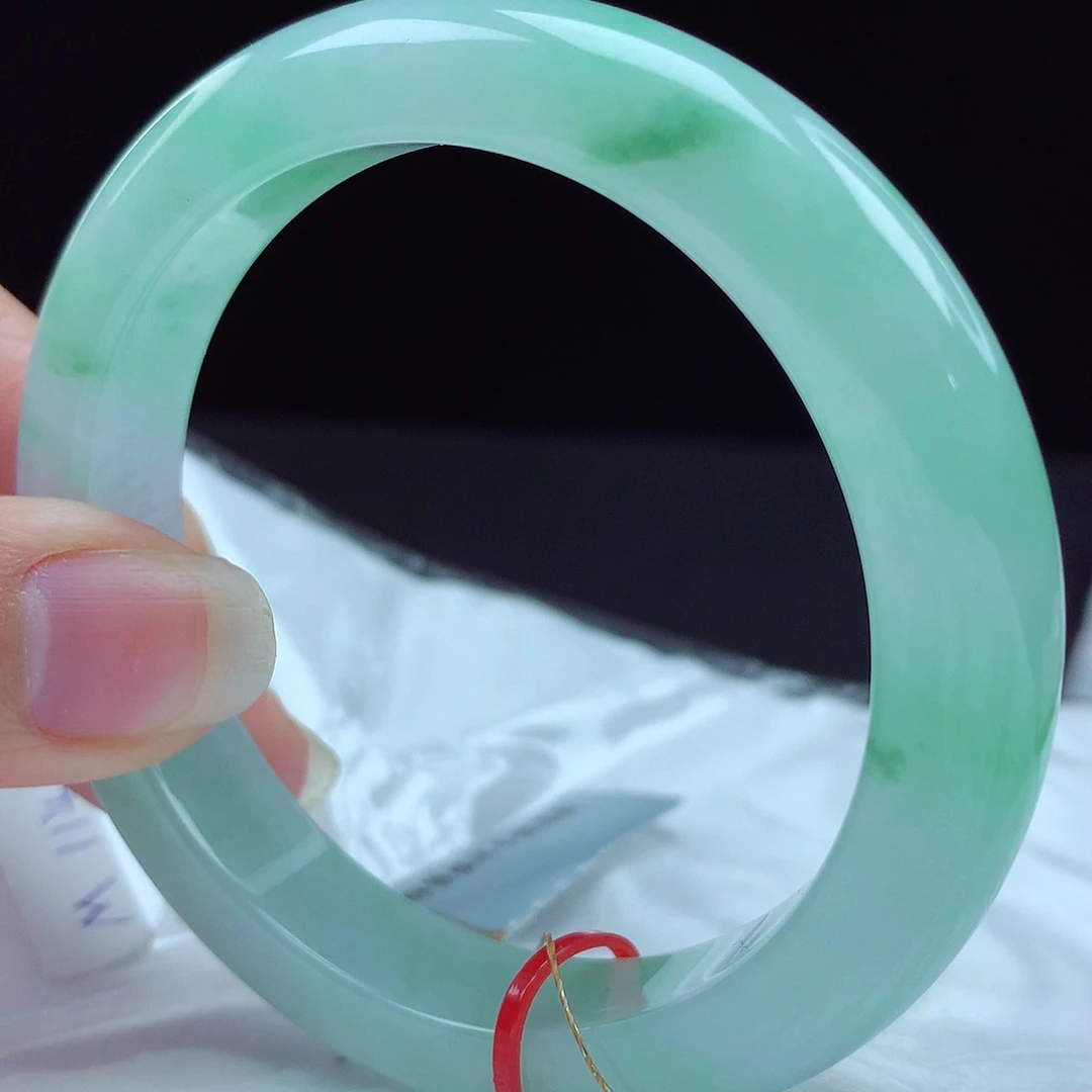 未镶嵌手镯翡翠114682，