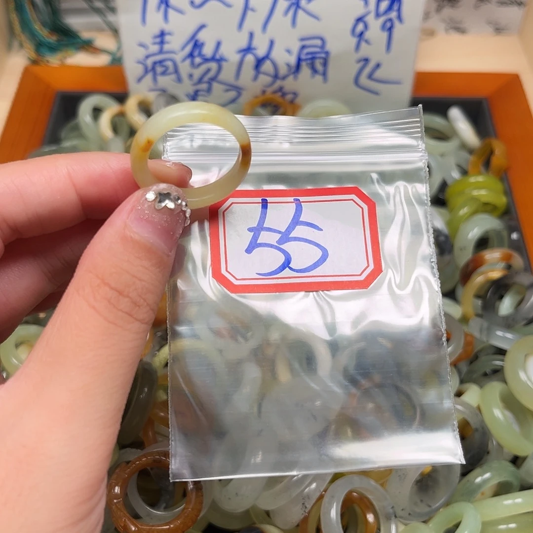 未镶嵌蛇纹石玉珠宝奇石