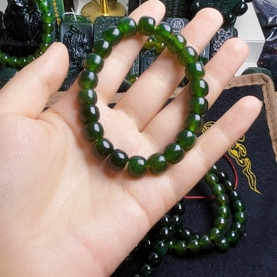 沉***默蛇纹石玉未镶嵌颈饰