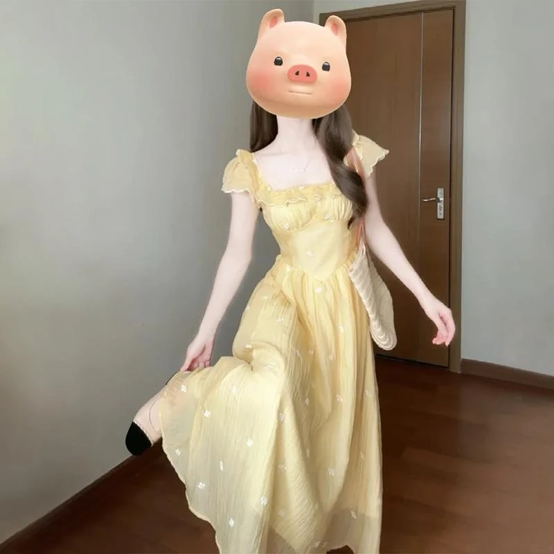 黄色小飞袖连衣裙子女秋季2025年新款小个子气质收腰法式方领长裙