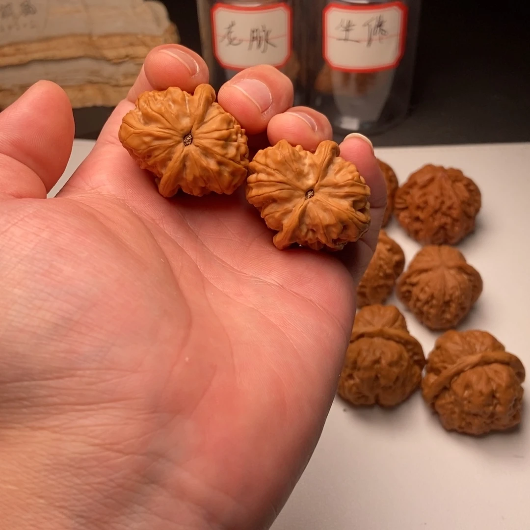 文玩核桃把件回*霸王