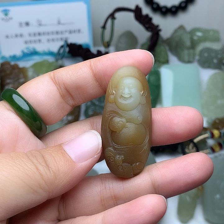 凊***墨和田玉未镶嵌颈饰