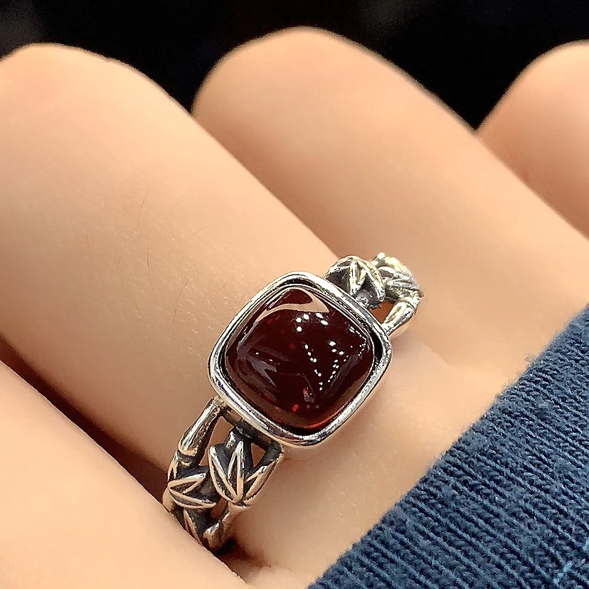 复古宽版节节高升方糖血色琥珀戒指