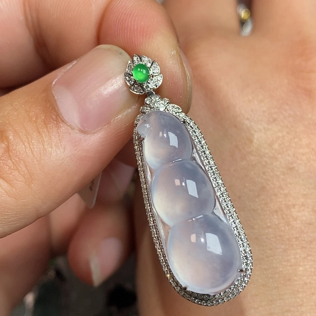 翡翠颈饰18K金镶嵌豆