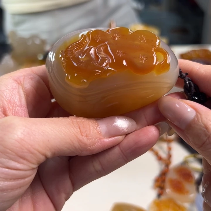 筱***梦玛瑙/玉髓吊坠(不含链)未镶嵌