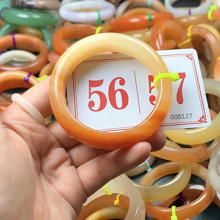 未镶嵌石英质玉（黄龙玉）手镯