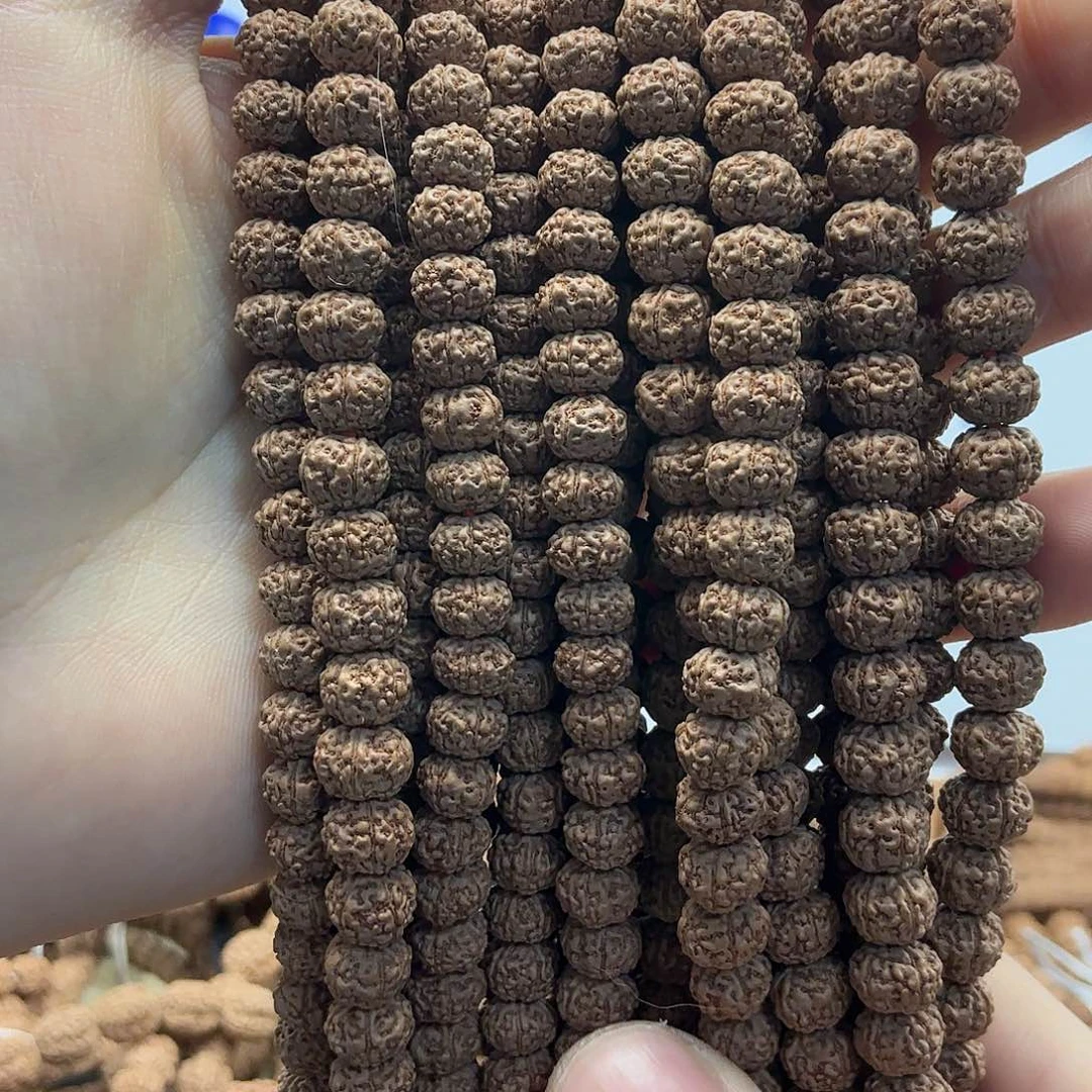 吊坠金刚菩提南瓜王，一条保手持