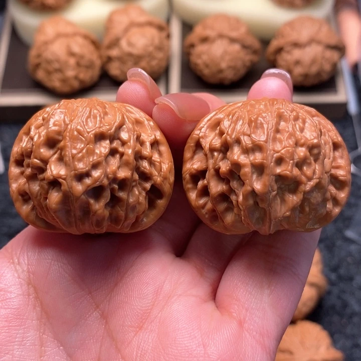 文玩核桃把件混****王野生红皮正磨38