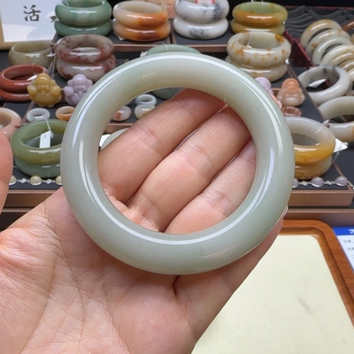 石英岩玉未镶嵌手镯56.7
