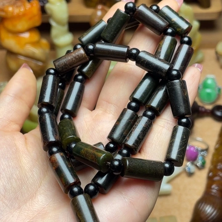 蛇纹石玉未镶嵌颈饰