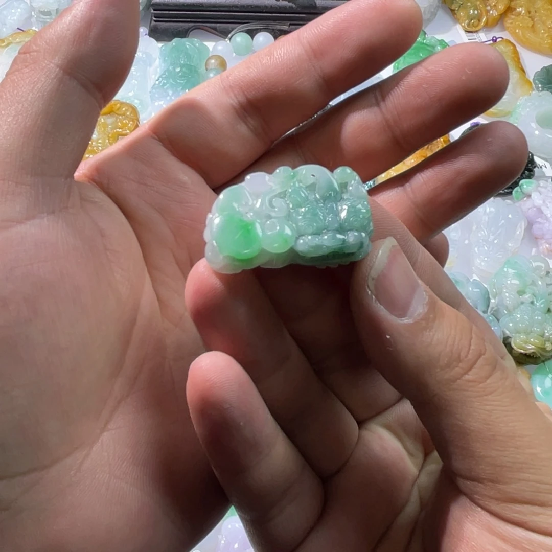 翡翠颈饰未镶嵌天然