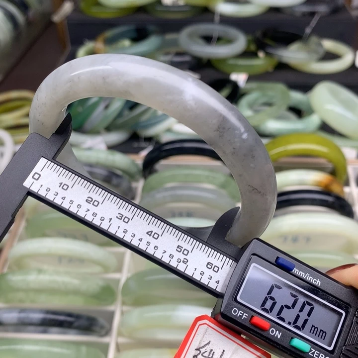 蛇纹石玉未镶嵌手镯753