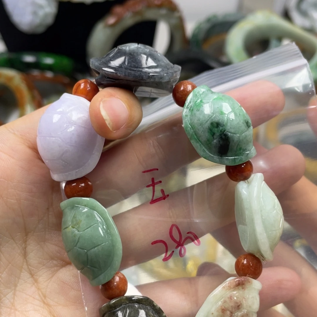 玉***享颈饰未镶嵌翡翠牌子