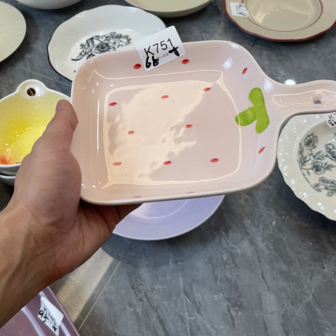 陶瓷微瑕餐具介意勿拍，满18飞！
