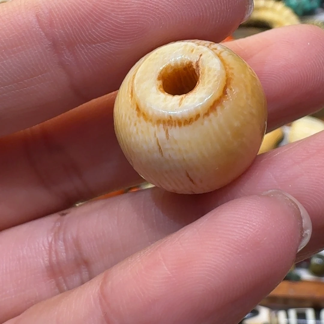 丶***藤大叶紫檀（黑酸枝木类）
