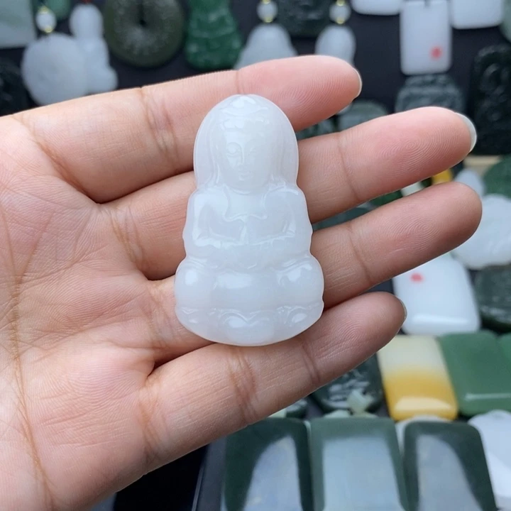 美***天石英质玉（金丝玉）未镶嵌颈饰