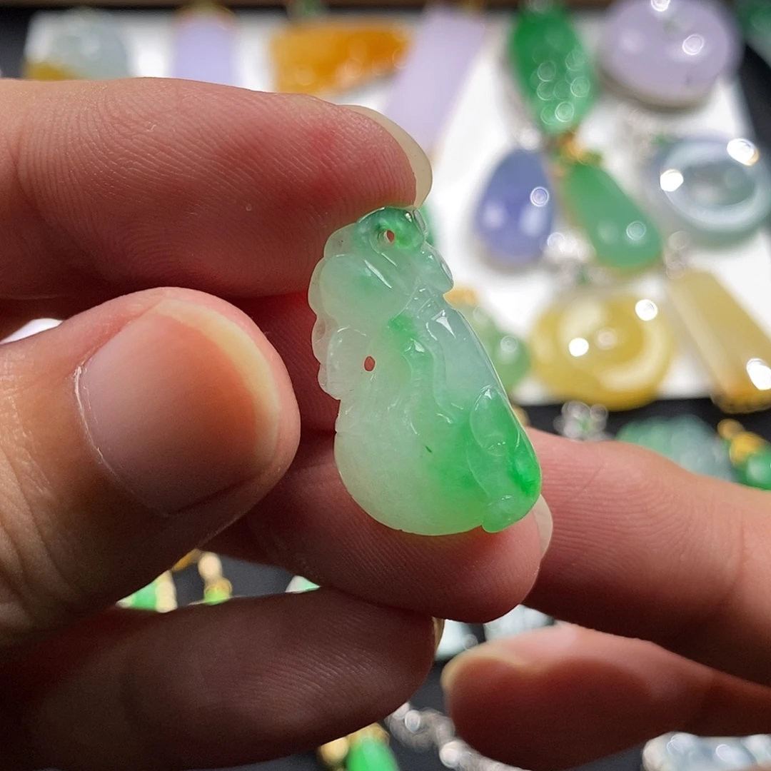 翡翠未镶嵌颈饰翡翠