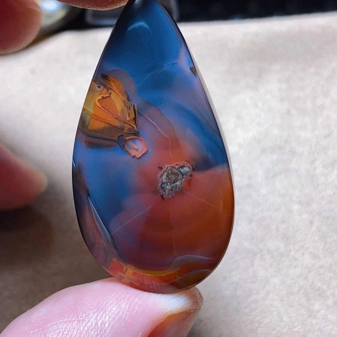 未镶嵌颈饰玛瑙/玉髓苏*