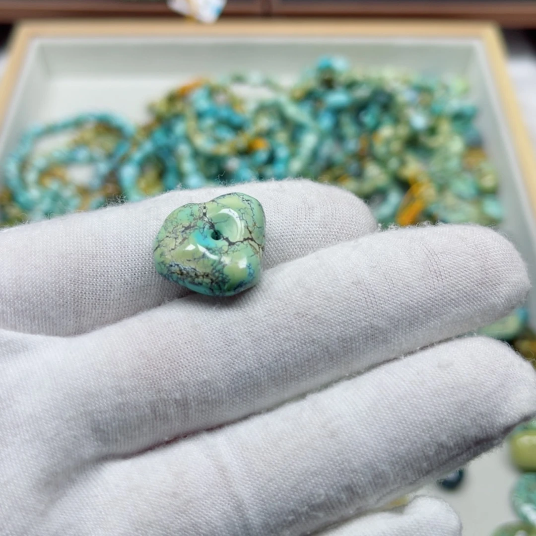 绿松石未镶嵌挂件