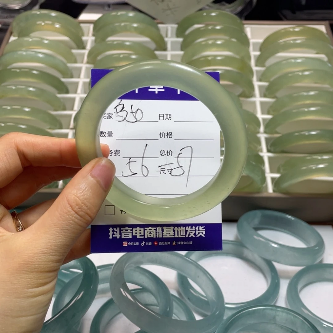 蛇纹石玉未镶嵌手镯无****?