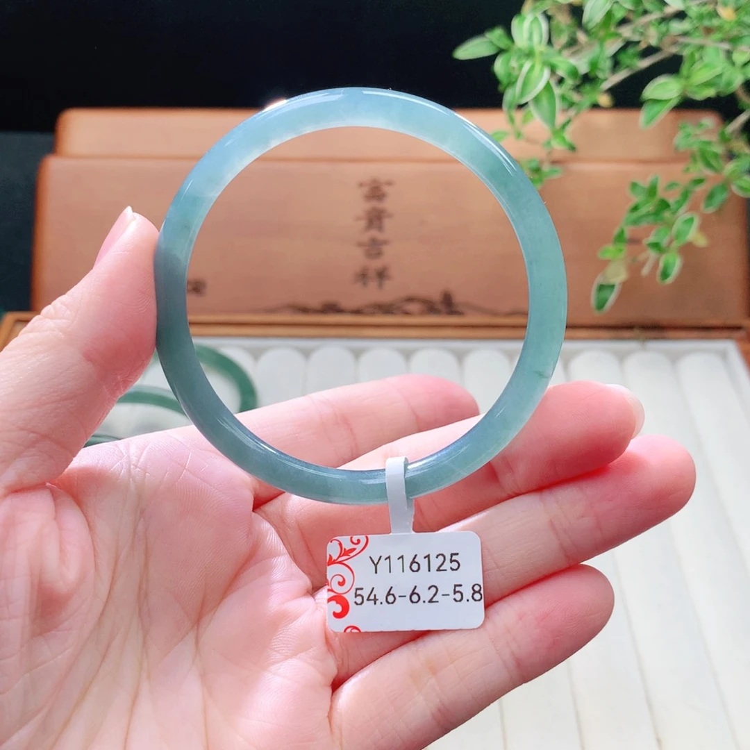 未镶嵌手镯（圆镯）翡翠