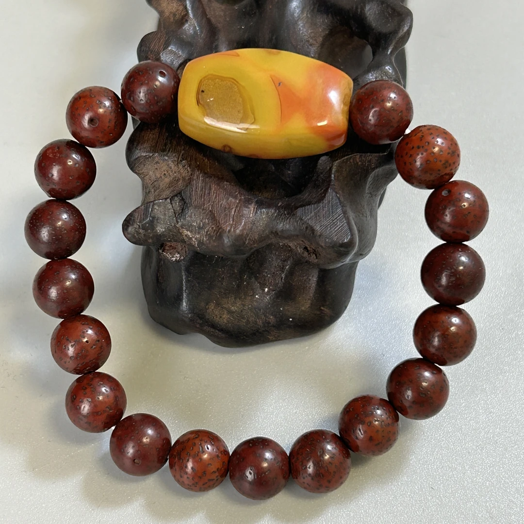 创汇期缠丝玛瑙沉香珠手串5321