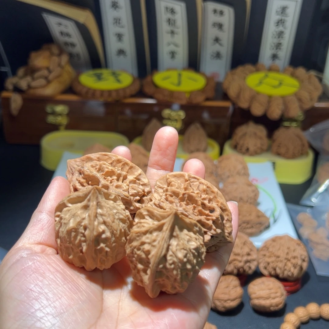 W***o文玩核桃把件三棱陪嫁白虎