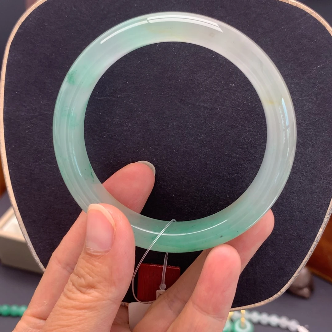 石英质玉手镯未镶嵌M*J