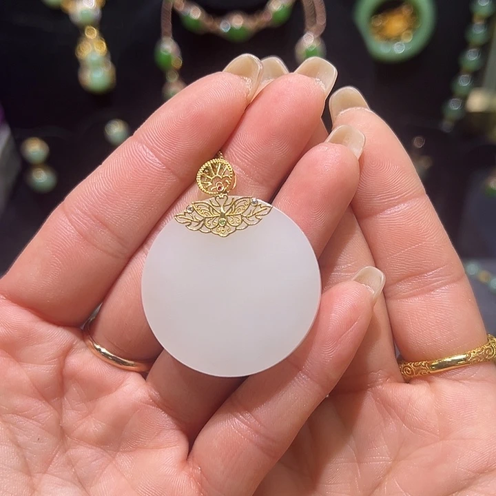 和田玉18K金镶嵌颈饰