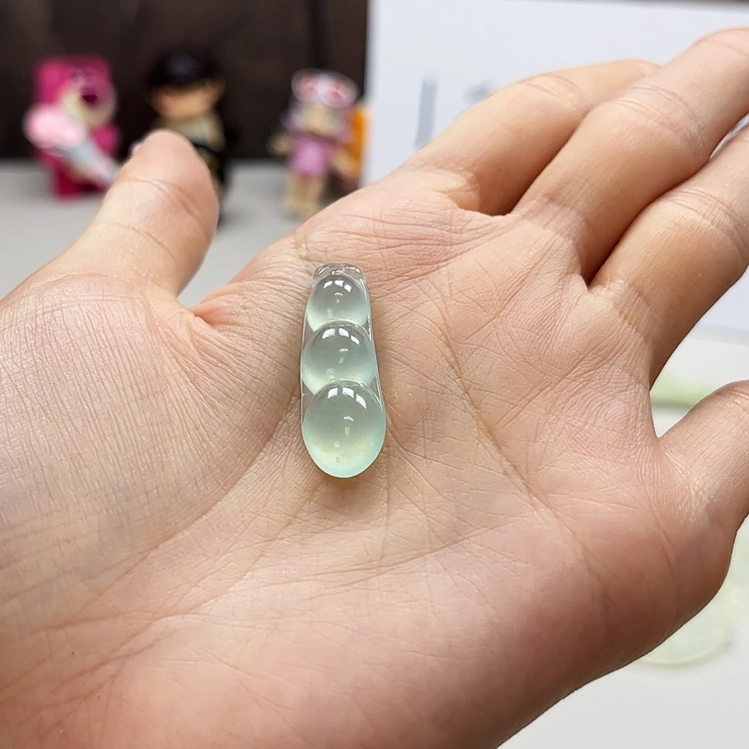 未镶嵌蛇纹石玉吊坠