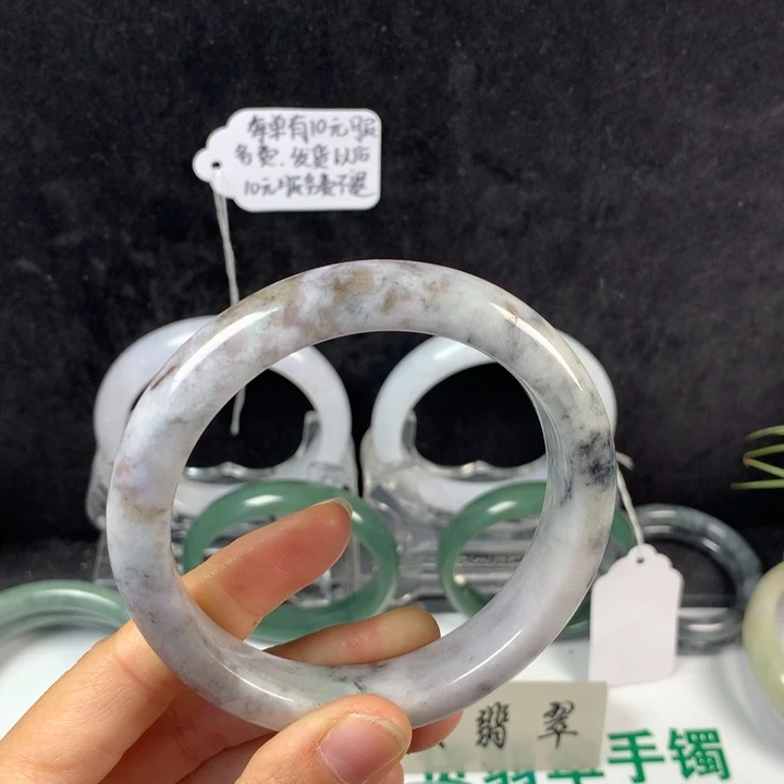 翡翠未镶嵌手镯57号。62圈