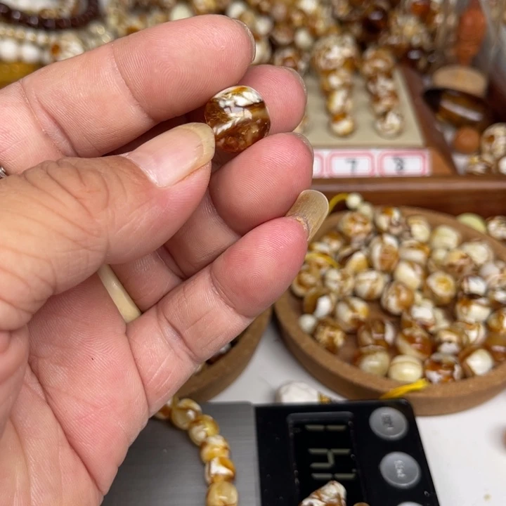 未镶嵌琥珀裸石.**.100号