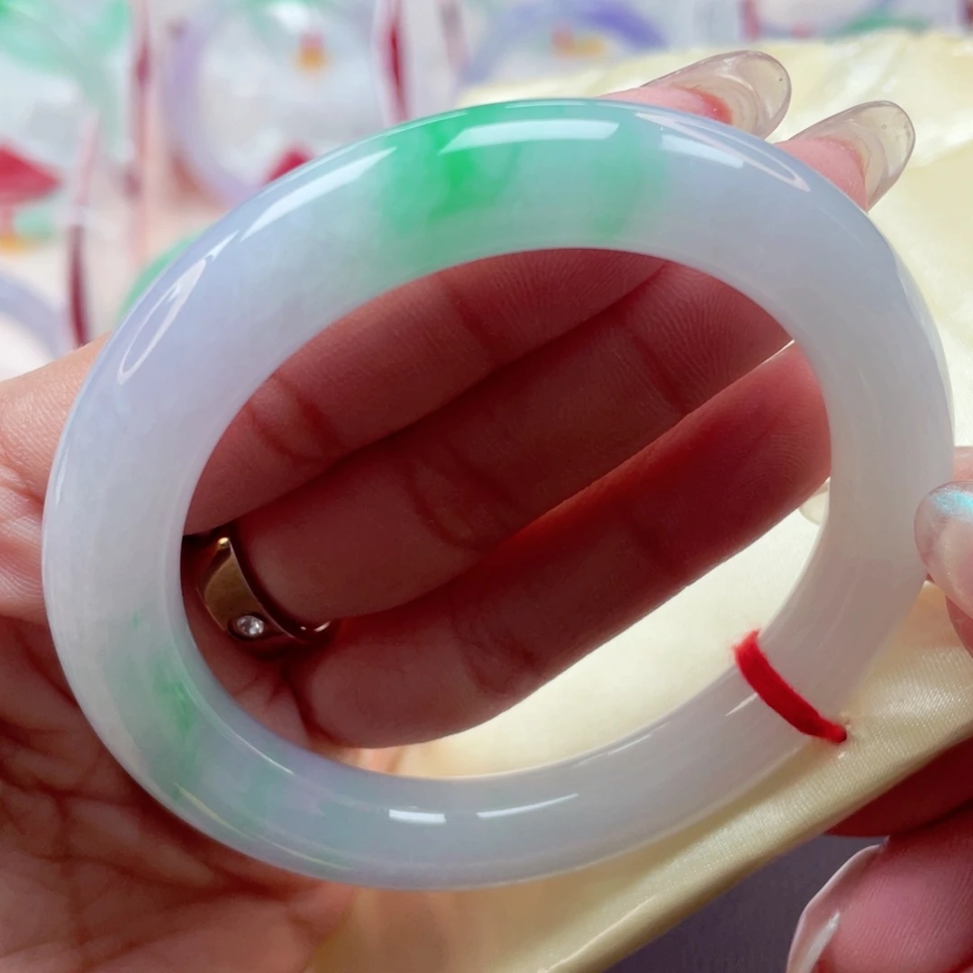 未镶嵌手镯（圆镯）翡翠冰润飘阳绿粉春5556必拍 敏07号