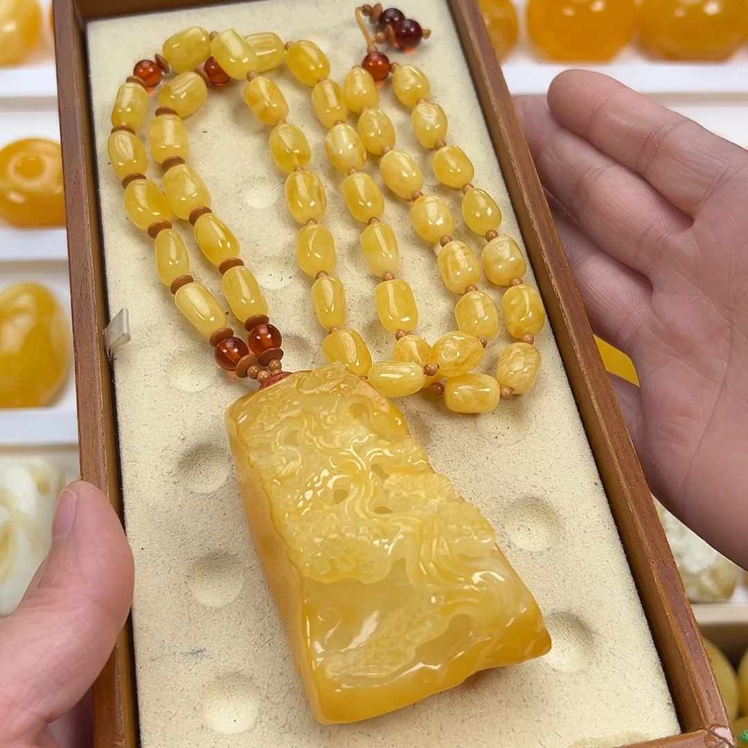 蜜蜡未镶嵌颈饰51.9克