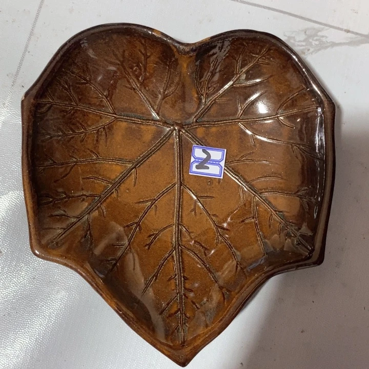 瓷片陶瓷品铁红釉异形树叶盘