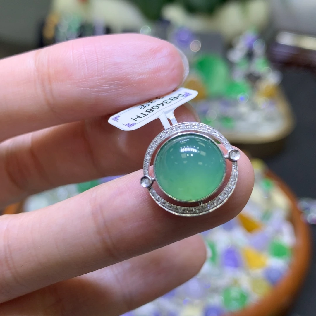 翡翠颈饰18K金镶嵌翡翠吊坠项链