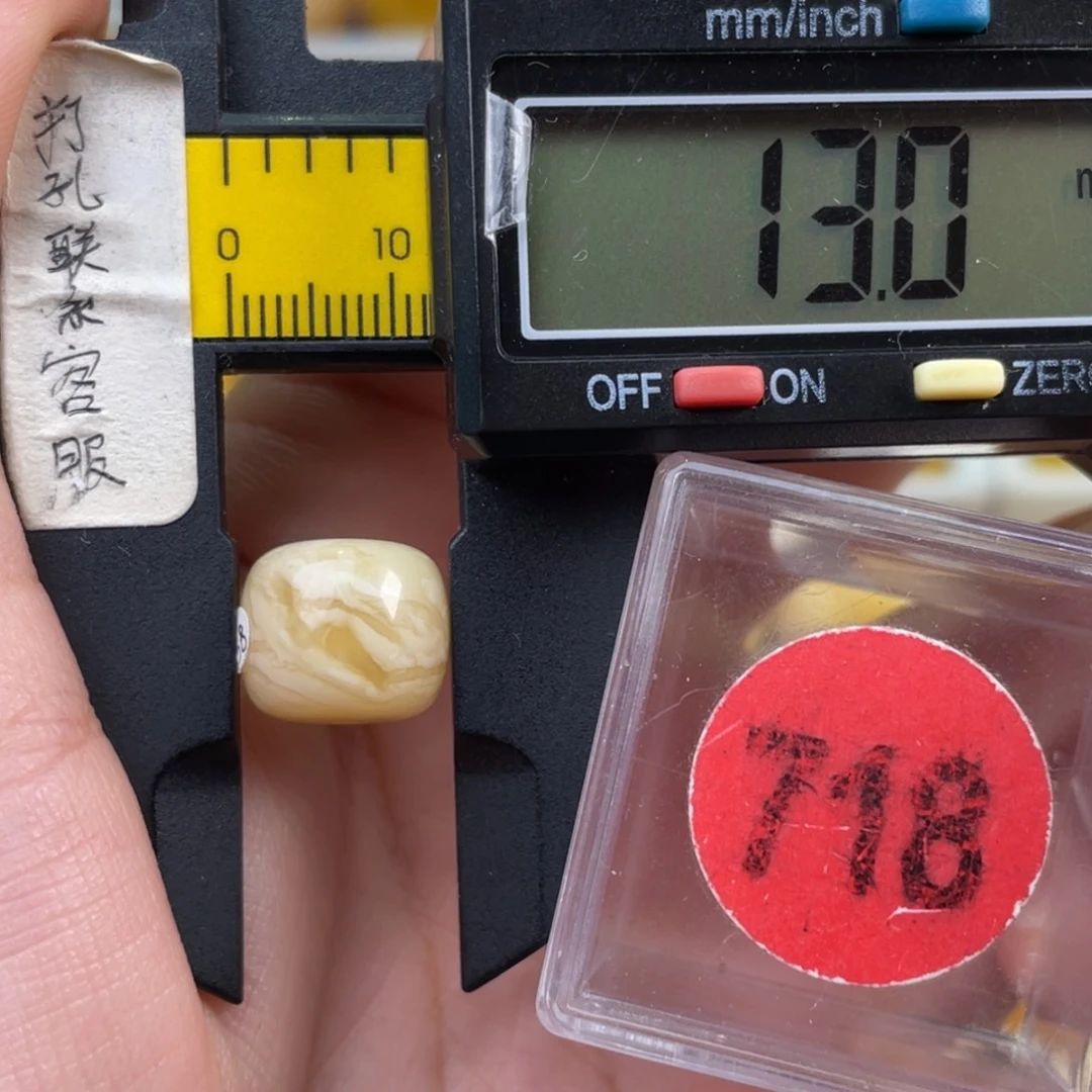 蜜蜡未镶嵌珠宝奇石