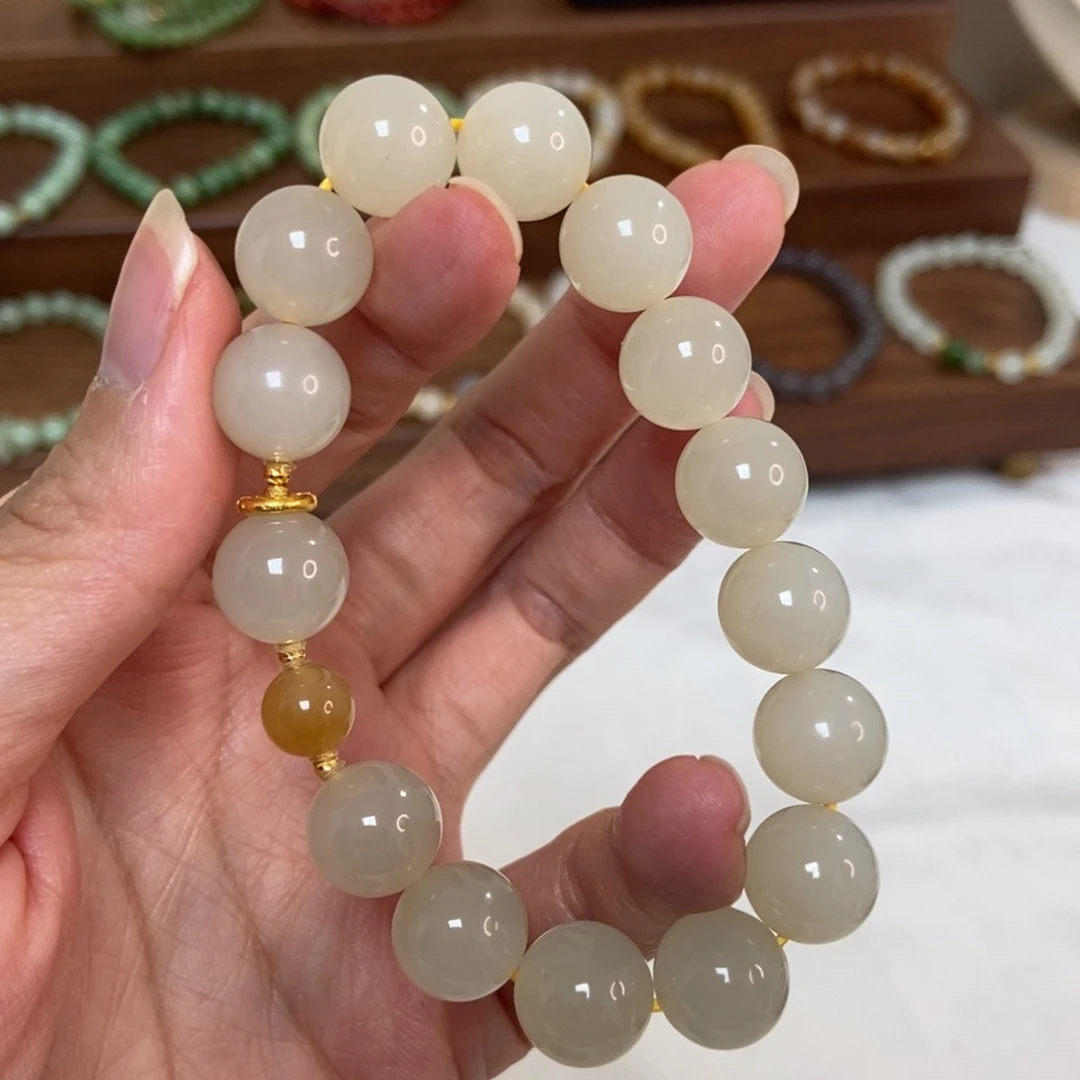 18K金镶嵌手链和田玉12mm蜂蜜水